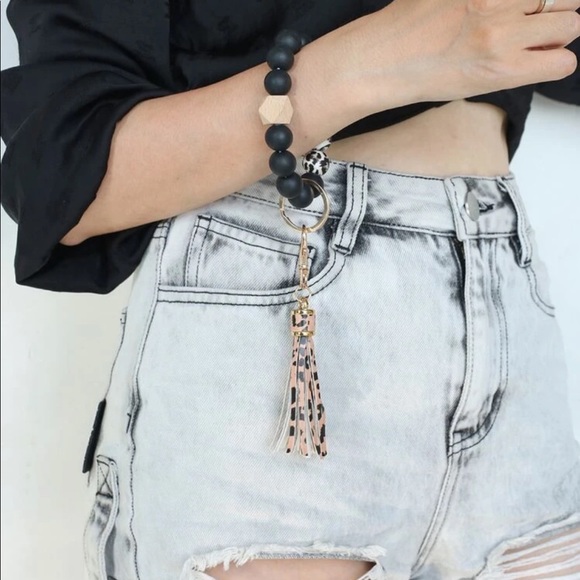 KEYCHAIN WITH TASSLE - Picture 2 of 12